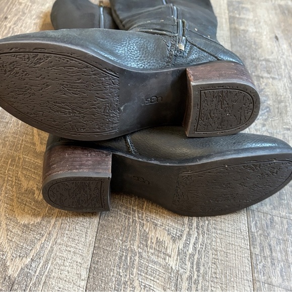 UGG Brown Heeled Boots Timeless Design - Picture 3 of 4